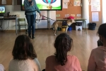 Los talleres de educación para el desarrollo con perros de terapia vuelven a las escuelas de Cambrils.
