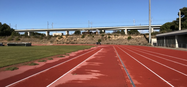 El Ayuntamiento de Cambrils renueva el pavimento deportivo de la pista de atletismo. El Ayuntamiento de Cambrils renueva el pavimento deportivo de la pista de atletismo.