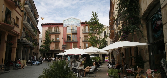 El Ayuntamiento inyectará 100.000 euros al tejido comercial con los primeros Bonos Cambrils. El Ayuntamiento inyectará 100.000 euros al tejido comercial con los primeros Bonos Cambrils.