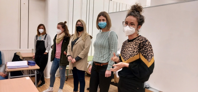 El Ayuntamiento de Cambrils reparte más de 2.000 mascarillas al alumnado de los institutos. El Ayuntamiento de Cambrils reparte más de 2.000 mascarillas al alumnado de los institutos.