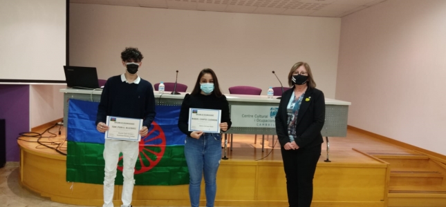 El Ayuntamiento de Cambrils homenajea al alumnado de la comunidad gitana que ha terminado los estudios de ESO. El Ayuntamiento de Cambrils homenajea al alumnado de la comunidad gitana que ha terminado los estudios de ESO.