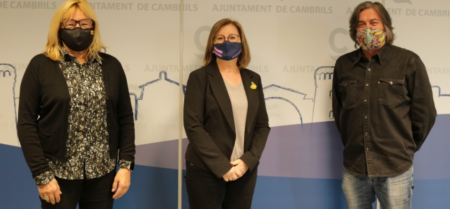 El Ayuntamiento y Oceans of Fire firman el contrato para la organización del Festival Internacional de Música de Cambrils. El Ayuntamiento y Oceans of Fire firman el contrato para la organización del Festival Internacional de Música de Cambrils.