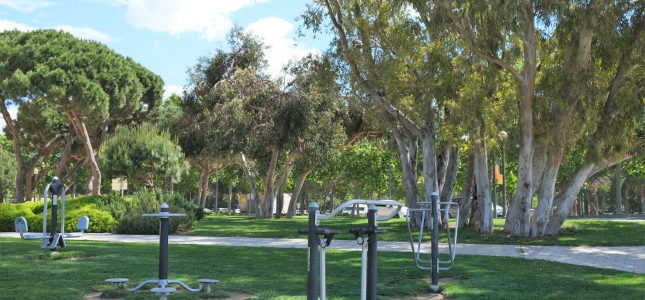 El Ayuntamiento de Cambrils ofrece rutas y actividades saludables al aire libre para la gente mayor. El Ayuntamiento de Cambrils ofrece rutas y actividades saludables al aire libre para la gente mayor.