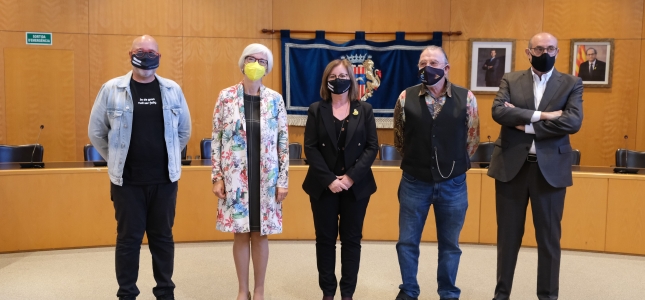 El Ayuntamiento de Cambrils homenajea a tres trabajadores y una trabajadora que se jubilaron en 2020. El Ayuntamiento de Cambrils homenajea a tres trabajadores y una trabajadora que se jubilaron en 2020.